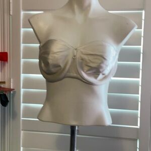Chic Strapless Cream Bra